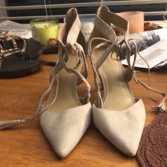 Ann Taylor pointes toe grey heels size 8. - Picture 2 of 2